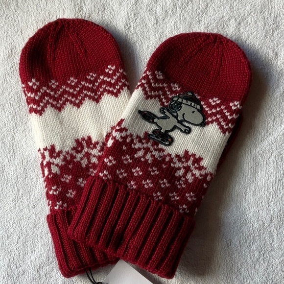 ⛸ ❄️⛸ COACH X PEANUTS MITTENS EITH SNOOPY ⛸❄️⛸ - Picture 4 of 16